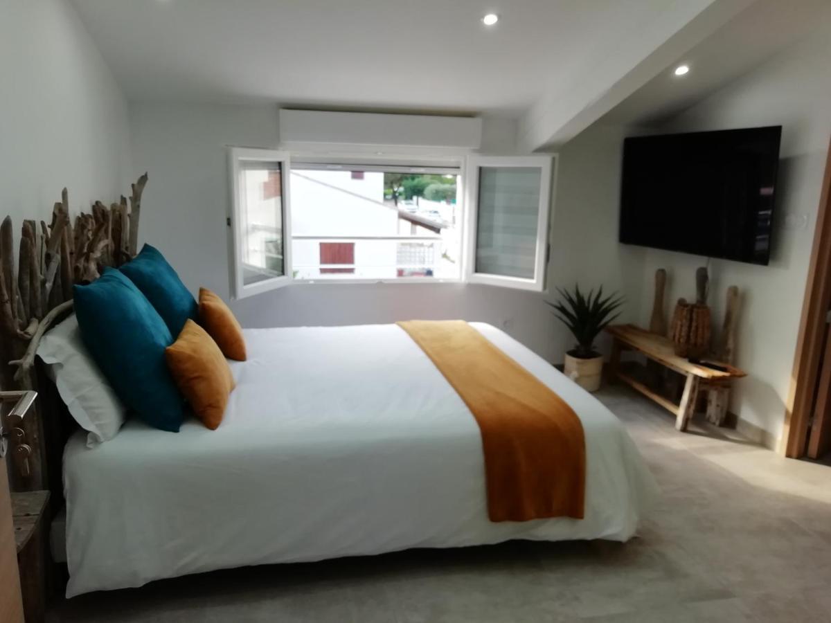Appartement Au Dessus De La Maison Du Saunier ซาแลง-เดอ-ชิโรด์ ภายนอก รูปภาพ
